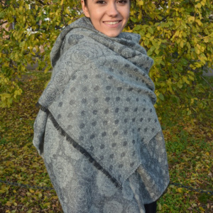 Esarfa eleganta de dama, material plin culoare gri cu fir argintiu - Img 5