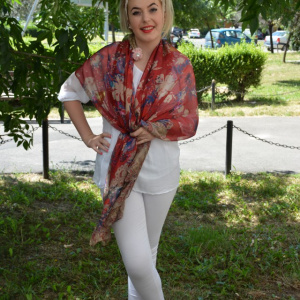 Esarfa rosie cu imprimeu de flori multicolore, material matasos - Img 6