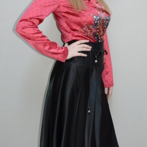 Fusta eleganta, neagra din saten cu design de broderie - Img 4