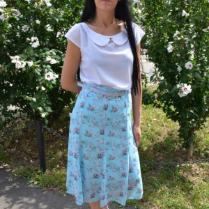 Fusta lejera, midi, nuanta de albastru, cu imprimeu floral multicolor - Img 5