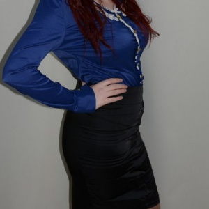 Fusta tinereasca, neagra, din saten si are betelie lata in talie - Img 3
