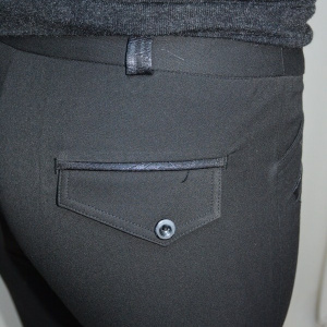 Pantalon cu buzunare apretate la spate, nuanta de negru - Img 3