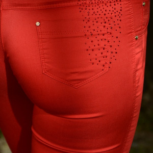 Pantalon fashion de culoare rosie, talie medie, decor de cristale - Img 6