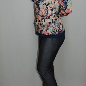 Pantalon modern lung, design clasic si croi usor evazat, nuanta gri - Img 3