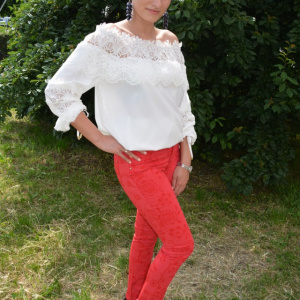 Pantalon tineresc cu design floral pe fond rosu, model lung - Img 5