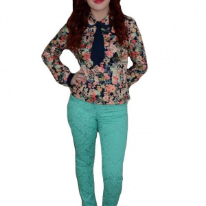 Pantalon trendy, de culoare turcoaz, imprimeu abstract - Img 1