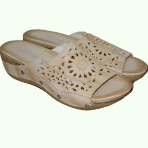 Papuc confortabil in culoare de bej, design cu aspect de dantela - Img 3