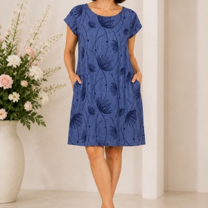 Rochie Albastră din In 100% cu Imprimeu Floral și Buzunare Laterale – Croială Lejeră
