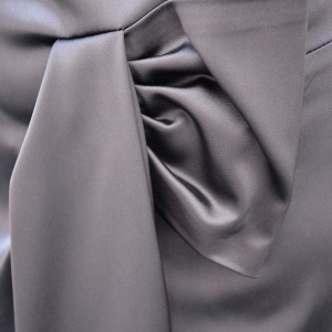 Rochie bleumarin, din saten, cambrata pe silueta - Img 2