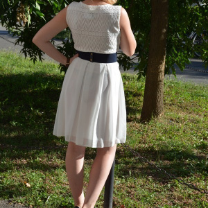 Rochie casual, de culoare alba cu o curea in contrast - Img 5