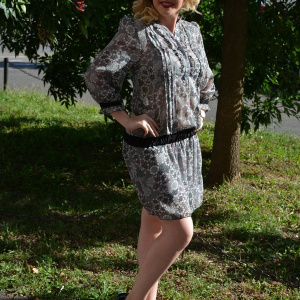 Rochie casual, moderna, imprimeu floral marunt, negru-pudra - Img 6