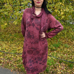 Rochie chic din material tricotat cu imprimeu pe fond marsala - Img 3