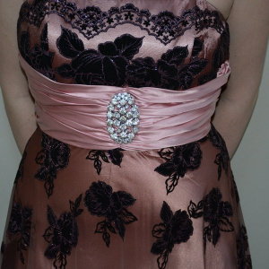Rochie cu design de fluturi, nuanta de plamaniu, esarfa - Img 3