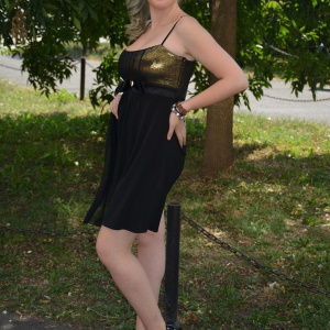Rochie de banchet, de culoare neagra-aurie, scurta - Img 4