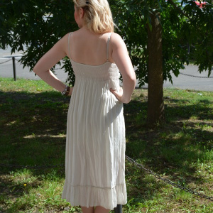 Rochie de culoare crem, model lung, cu broderie lucrata manual - Img 4