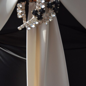 Rochie de gala, design elegant, combinatie de saten negru cu alb - Img 6