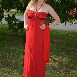 Rochie de gala lunga, de culoare rosie aprinsa, cu o trena discreta - Img 5