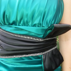 Rochie de ocazie, verde, din saten, cu insertie de funda mare - Img 2