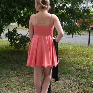 Rochie de seara, corai, cu broderie, brosa si esarfa neagra - Img 4