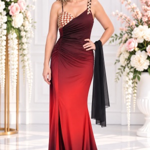 Rochie de seara lunga, rosie, cu insertii de strass-uri mari multicolore