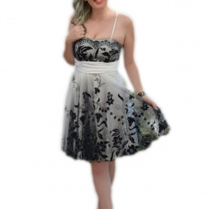 Rochie de seara scurta, alba, cu design deosebit de broderie neagra - Img 1