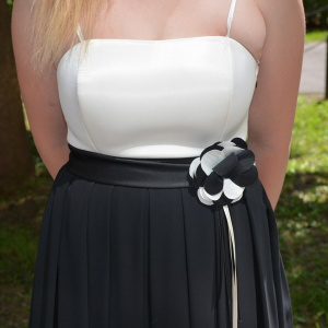 Rochie de seara scurta, cu fusta neagra si partea superioara alba - Img 5