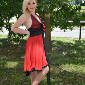 Rochie de seara scurta rosie, cu insertii de paiete si detalii negre - Img 3