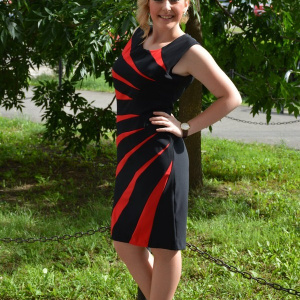 Rochie de vara, croi clasic, cambrat, nuanta neagra cu dungi rosii - Img 3