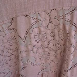 Rochie de vara Reagan cu insertii de dantela nuanta de pudra - Img 7