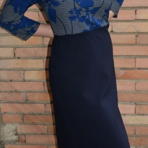 Rochie deosebita cu aspect de costum bleumarin cu imprimeu sus - Img 3
