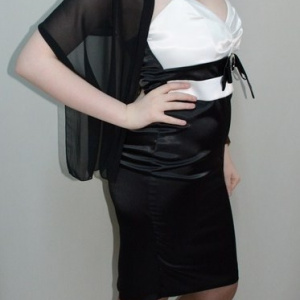 Rochie deosebita, nuante de negru-alb, esarfa trendy - Img 3