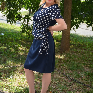 Rochie eleganta, bleumarin cu buline mari albe, aspect de costum - Img 3