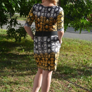 Rochie galbena-gri, model cambrat cu imprimeu geometric - Img 4