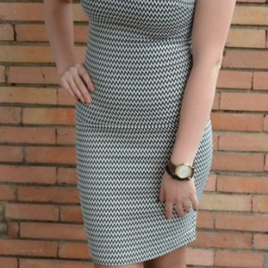 Rochie in tendinte model casual, alb-negru, cu design de colier - Img 2