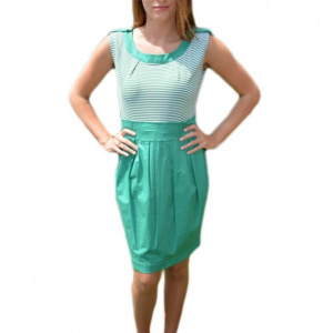 Rochie tinereasca cu imprimeu de dungi alb-verde deschis