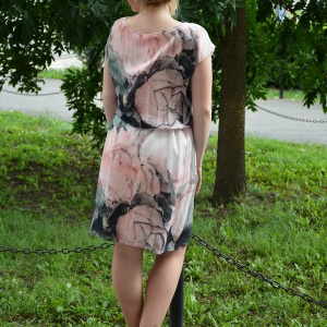 Rochie tinereasca cu imprimeu rafinat, model scurt cu croi lejer - Img 4
