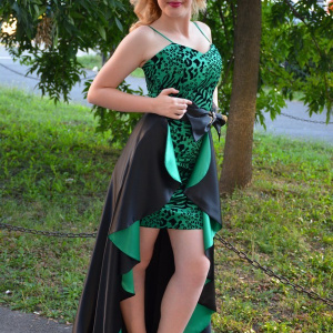 Rochie tinereasca de gala, cu design animal-print negru-verde - Img 2