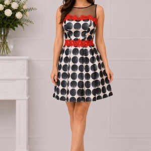 Rochie tinereasca, nuanta de negru-rosu, evazata