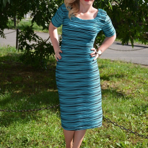 Rochie trendy cu croiala cambrata, dungi oriontale turcoaz-negru - Img 2