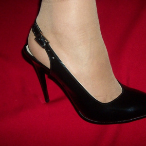 Sanda casual-elegant cu toc inalt, de culoare neagra, lucioasa - Img 2