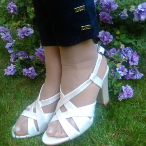 Sanda lacuita, de culoare ivory, model casual cu toc inalt, gros - Img 3