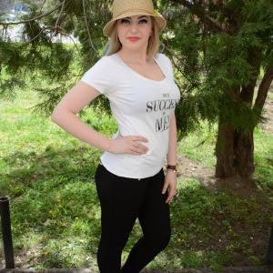 Tricou alb cu imprimeu trendy, maneca scurta si decolteu rotund - Img 3