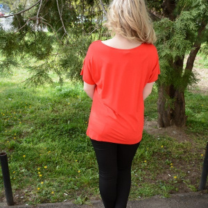 Tricou deosebit, nuanta de rosu, design impletit sus, material fin - Img 5