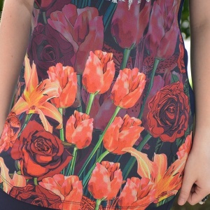 Tricou rafinat cu maneca scurta si decolteu mic, design multicolor - Img 4