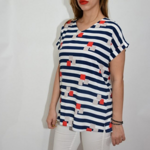 Bluza casual, cu design in dungi si ceva imprimeu de cuburi, pe fundal alb-bleumarin - Img 4