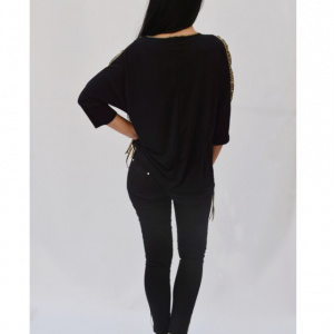 Bluza casual-eleganta cu decupaje rafinate si strasuri la decolteu neagra - Img 4