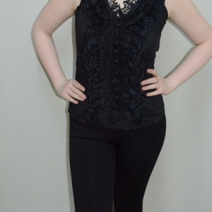 Bluza casual fara maneca, culoare neagra, cu dantela si volane - Img 2