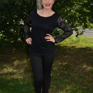 Bluza chic, de culoare neagra, cu decolteu elegant, tip barcuta - Img 2