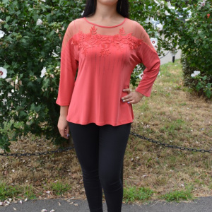 Bluza de ocazie cu strasuri si dantela, din material elastic corai - Img 3