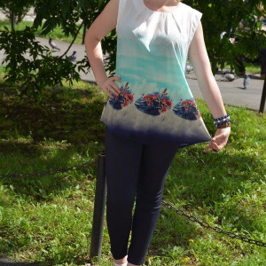 Bluza de vara fara maneci, culoare alba cu imprimeu bleumarin - Img 3